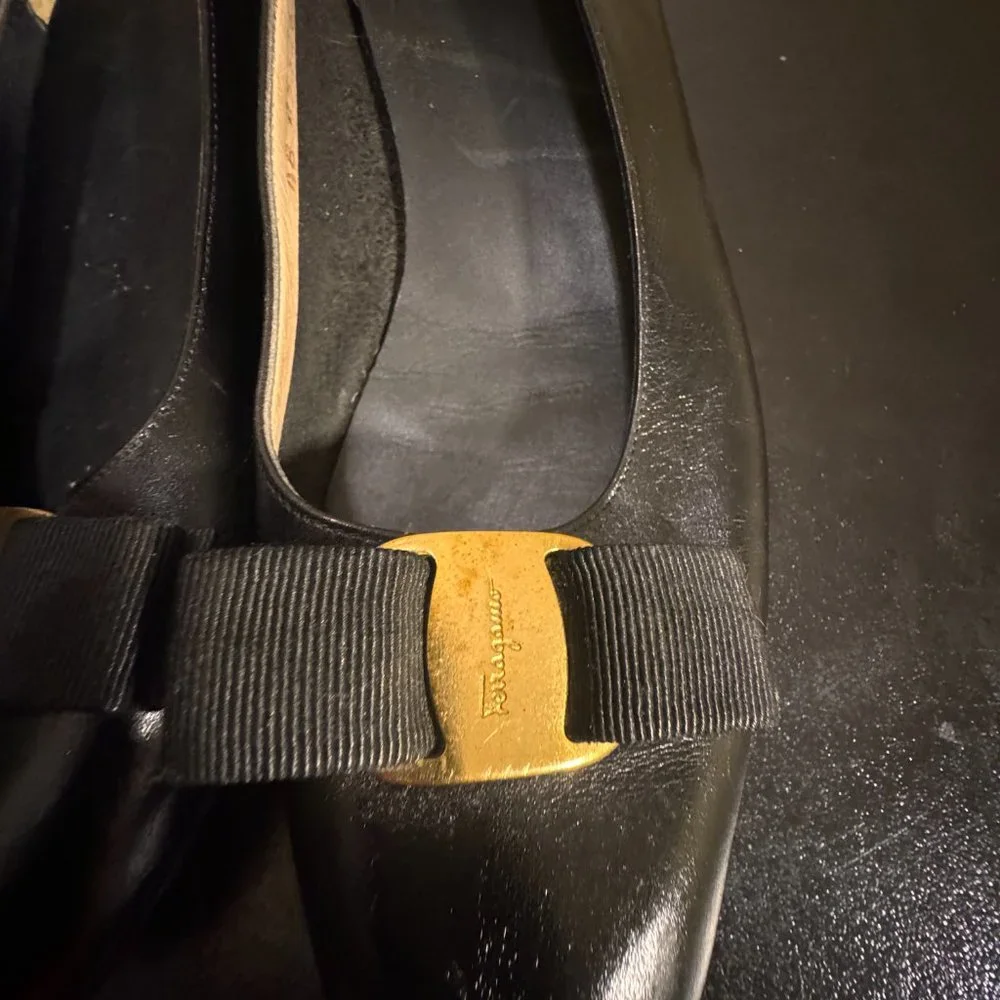 Salvatore Ferragamo size 8.5 AA black shoes